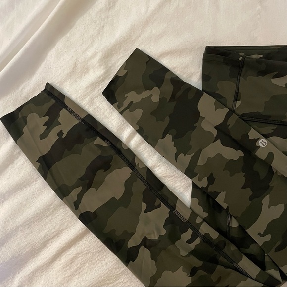 Lululemon Fast and Free High-Rise Tight 25"
Heritage 365 Camo Medium Olive Multi - Picture 4 of 9